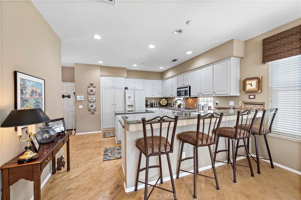 listing image 130728443039896532531
