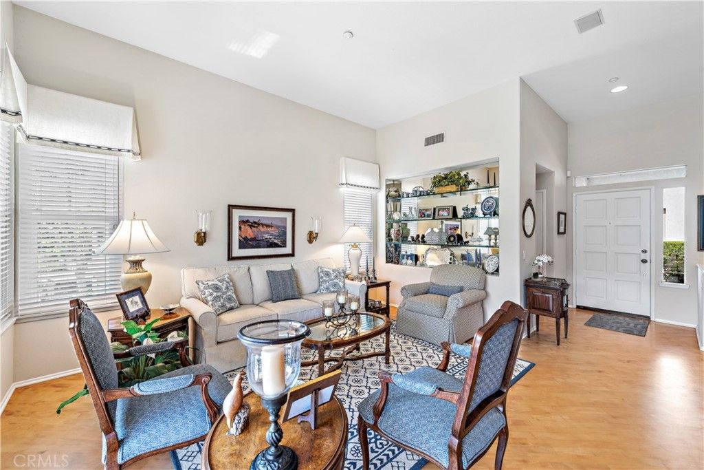 listing image 130728117914402051381