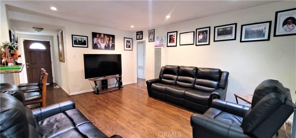 listing image 130722715788366922966