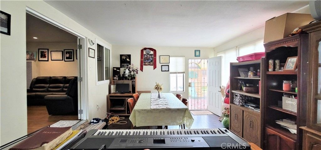 listing image 130725511856841087277
