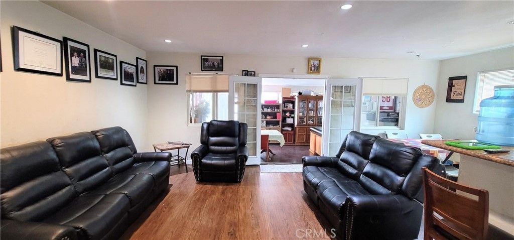 listing image 130729727416991788257