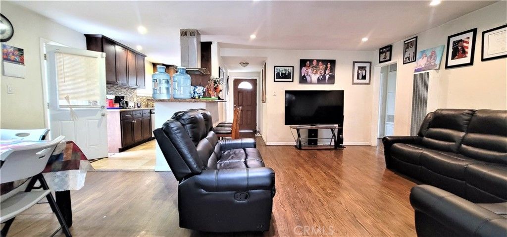 listing image 130726853533334662845