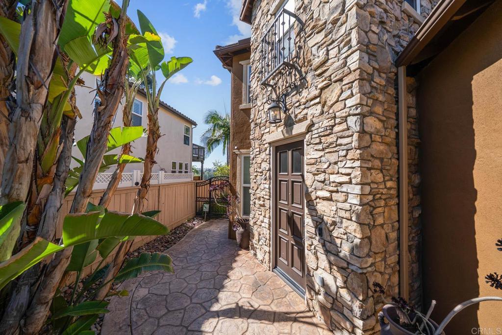 832 Shadow Ridge Place