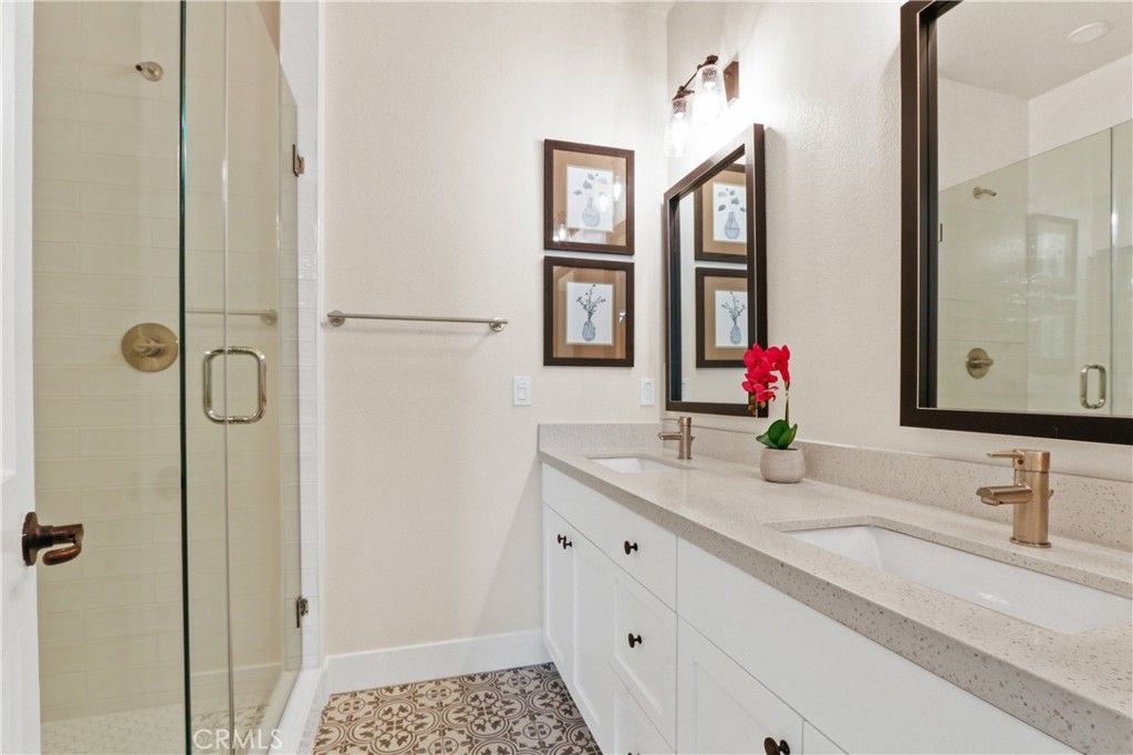 listing image 130724217033288762356