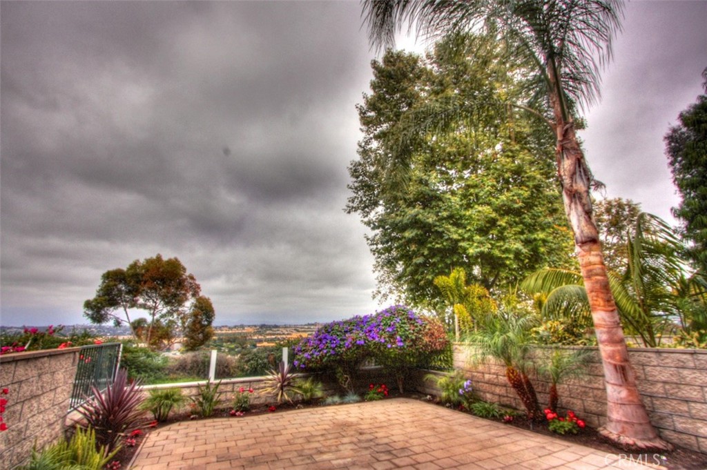 HUGE VIEW! Gorgeous townhome in gated community of Provence D' Aliso. Hardwood floors downstairs. Attached 2-car garge. Conveniently located close to toll road and town center. Walking distance to schools, parks and walking trails. Dual master suites with french doors which open to canyon views and ocean breezes. Large patio perfect for entertaining. Association pool, Spa, basketball, tennis courts and exercise room.