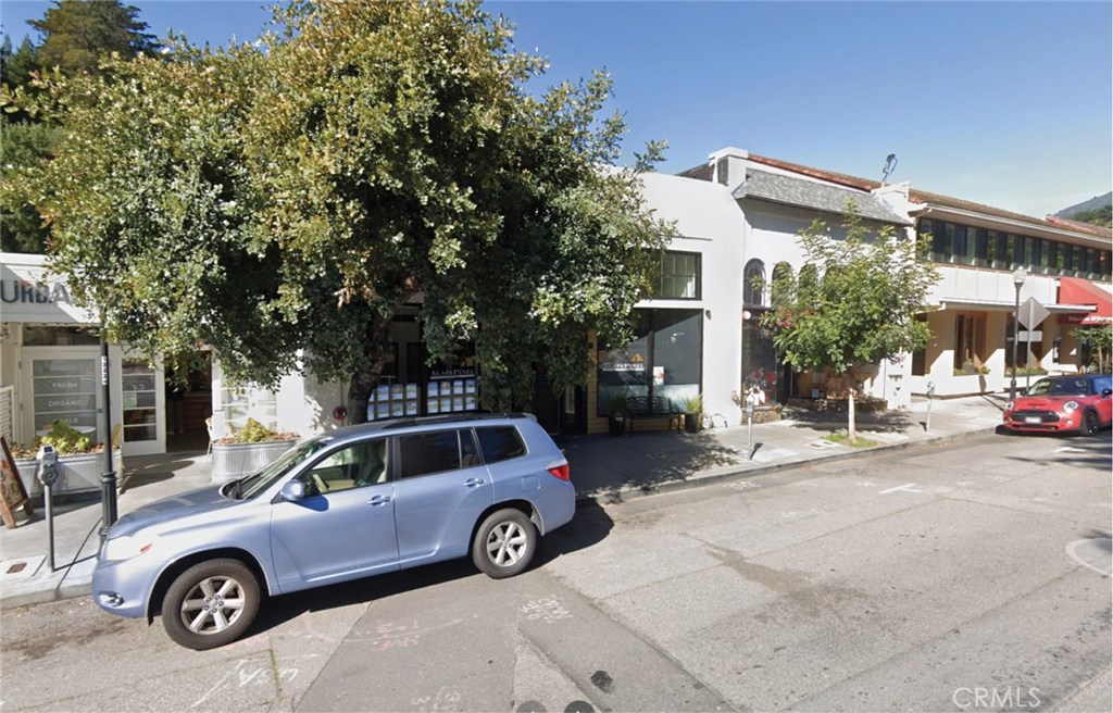 32 Miller Ave