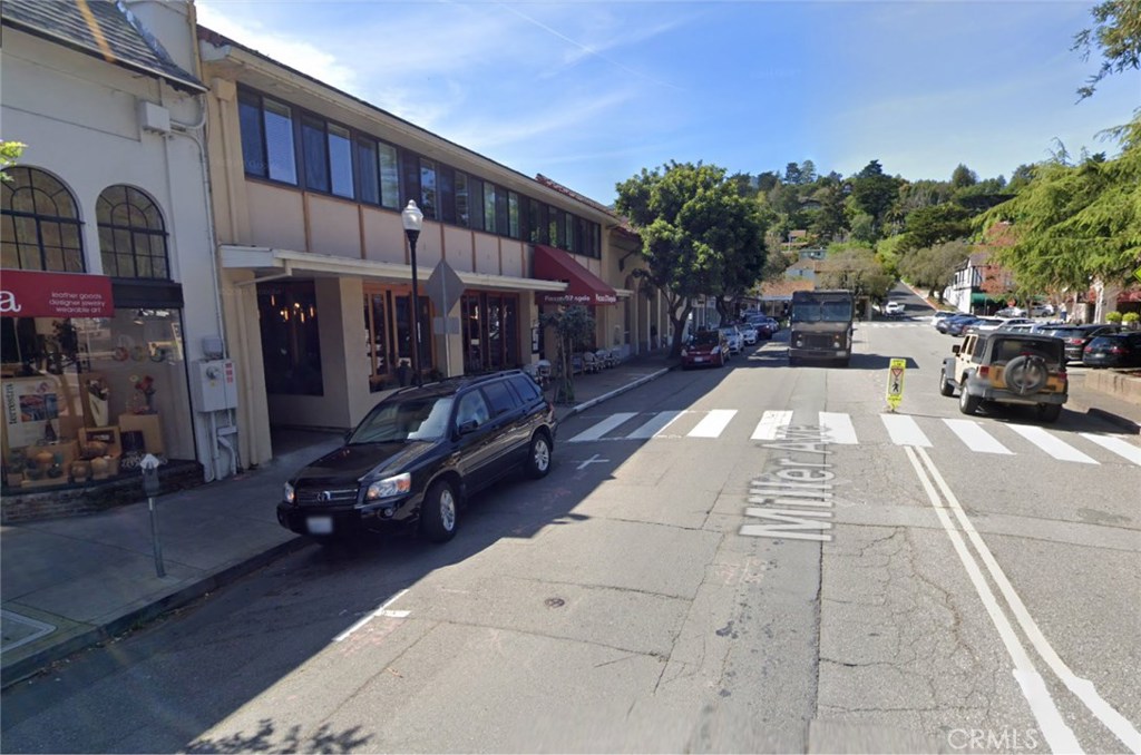 32 Miller Ave