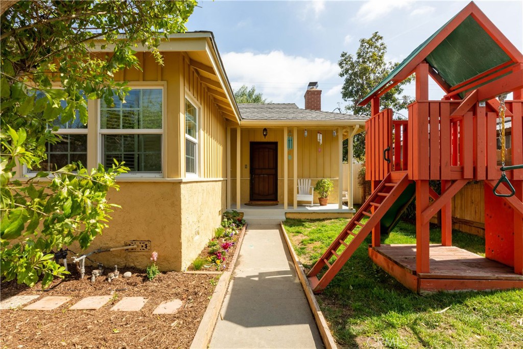 Photo 2 of 19 of 3302 Gondar Avenue house