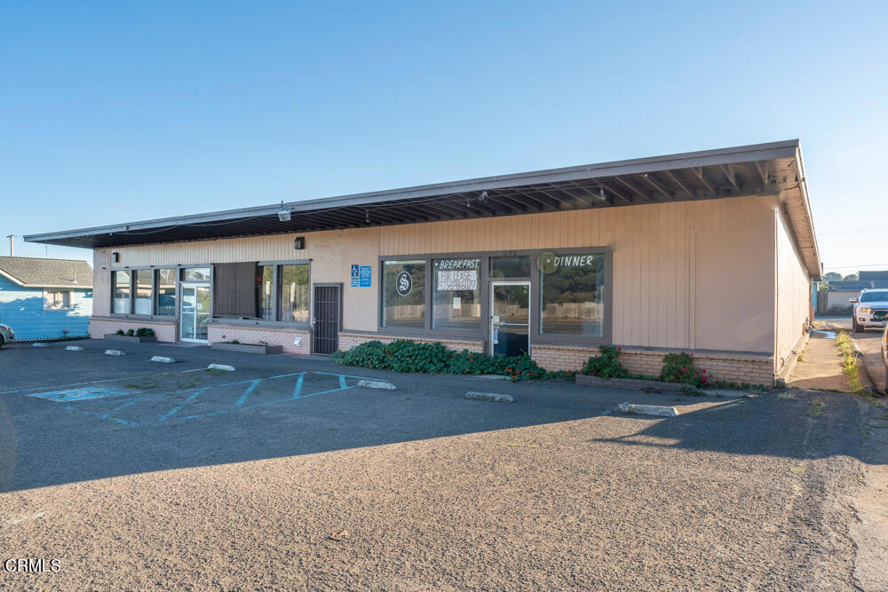 Main street Fort Bragg commercial. Former restaurant site for South portion of building. Office space or retail space for North portion. Could be retail, or remodel to suit. Alley access. Ample off street parking. One story building. Possible lease also. There was an apartment unit, now included in the North unit. No city impact fees for the existing restaurant area.