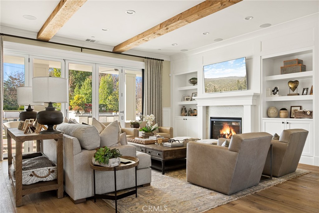 546 E Mariposa Drive