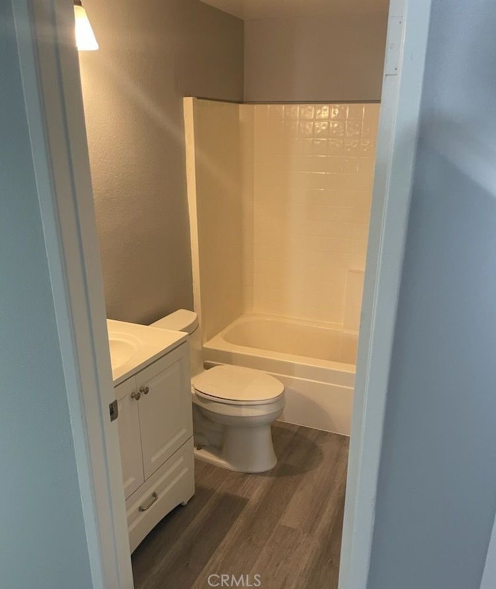 listing image 130725722467434679868
