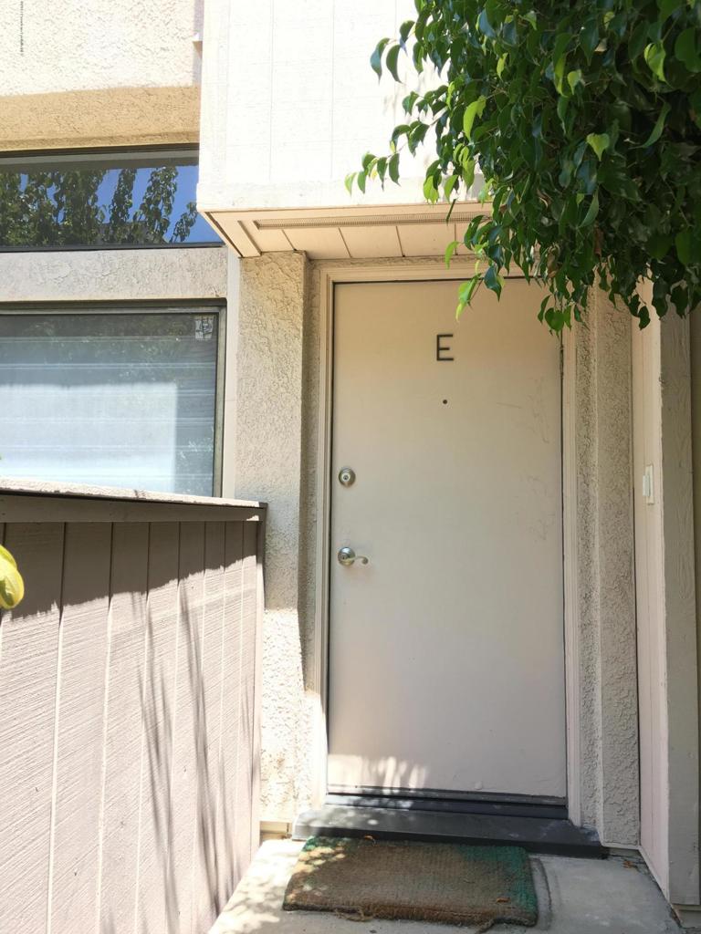 Rare Oak Pointe townhouse-style condo that has been recently updated! As you enter, notice the open split-level floor plan with high ceilings and access to a front patio. Up a few stairs is the dining area, dry bar and updated galley kitchen with Thermador stainless steel appliances. On the same floor is the first bedroom or office w/ bathroom right outside. Second floor has an additional two bedrooms including one en suite. Both bedrooms have wall-to-wall closets and plantation shutters. Bedroom with en suite is very spacious; en suite with double vanity, a walk-in closet, and spa bathtub. The unit has recessed lighting and crown molding throughout as well as a brand new HVAC system. This unit is complete with a direct access two car garage w/ laundry area and additional storage!