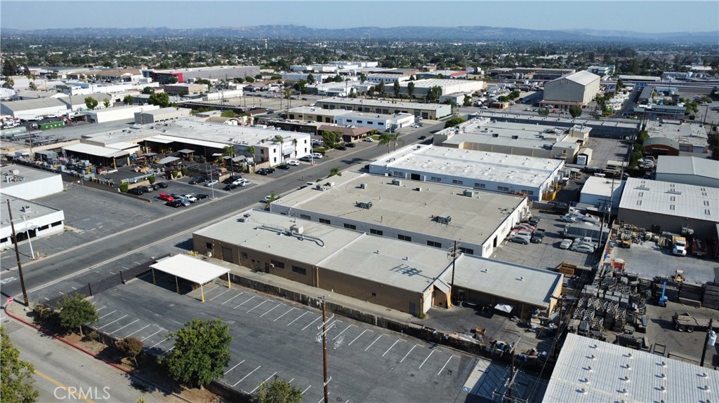 ±12,172 SF Freestanding Industrial Building
1,392 SF Office Space
12' Clear Height
3 Ground Level Doors
Private Fenced Yard
Power: 400 a | 240 v | 3 PH
Sale Price: $4,000,000.00
