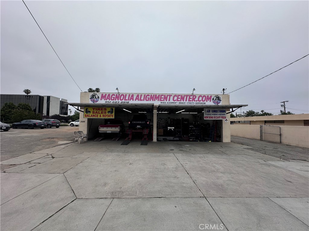 LOCATION,LOCATION,LOCATION MAKE THIS GREAT OPPORTUNITY YOUR BEST VENTURE OPERATING MORE THAN 50 YEARS
AUTO REPAIR ,TIRES,BRAKES,ALIGNMENTS ,SUSPENSION, & MUCH MORE .
FACILITY PROVIDES TWO INDOOR BAY AREAS WITH TWO 36"HOISTS.
IN THE BACK OF THE FACILITY IT IS AN OUTDOOR COVERED AREA WITH TWO HOISTS.
BUILDING HAS A BATHROOM & SMALL OFFICE.
PARKING ON THE SIDE OF THE PREMISES .BACK AND FRONT.
EASY COMMUTE LESS THAN A MILE FROM 91 FREEWAY.