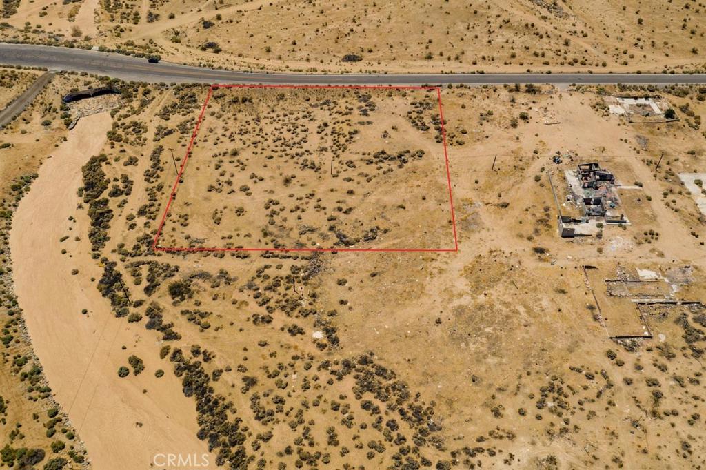 Don't miss this chance to own 2.5 acres of commercial land in Victorville! With quick access to the 15 Freeway and Highway 395, this property is in a prime spot near many residential developments. Zoned C-2 with power and water access, it could be ideal for a gas station, restaurant, fast food, or mini-mart—much needed in this growing area! Don't let this prime commercial spot slip away, drive by today!
This property does not have an address assigned "732 Rancho Rd" is for listing purposes only
APN# 0472-141-05-0000
Coordinates: -117.326219 / 34.557464