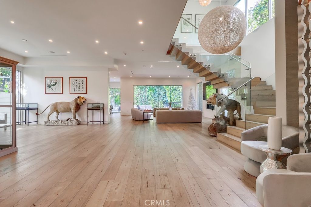 Photo of 737 N Cherokee Avenue, Los Angeles, CA 90038 (MLS # WS25062667)