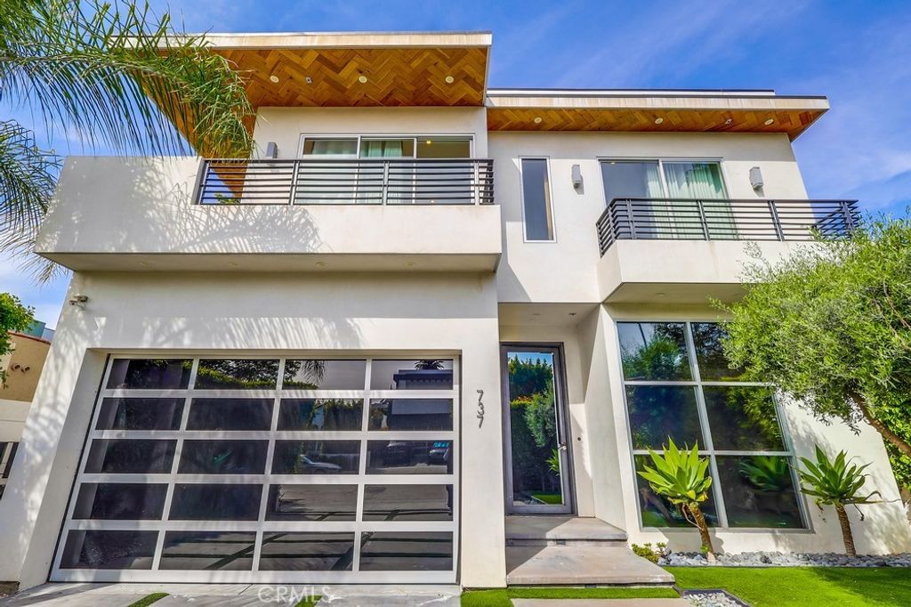 Photo of 737 N Cherokee Avenue, Los Angeles, CA 90038 (MLS # WS25062667)