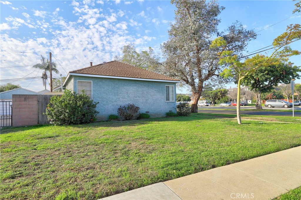 2010 N Lakewood Boulevard