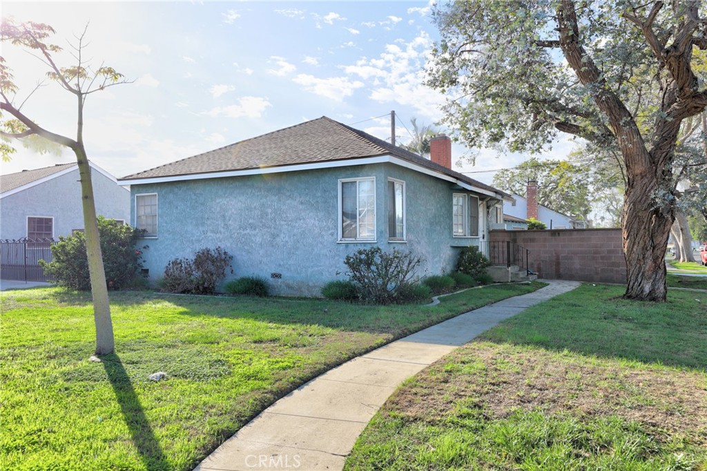 2010 N Lakewood Boulevard