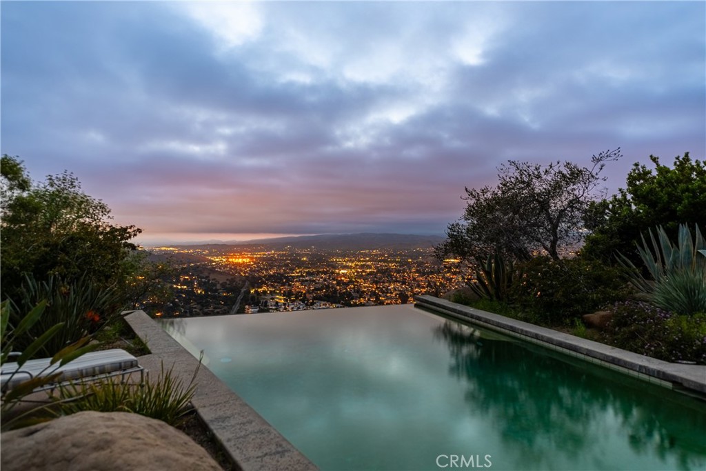 5 BOX CANYON Road