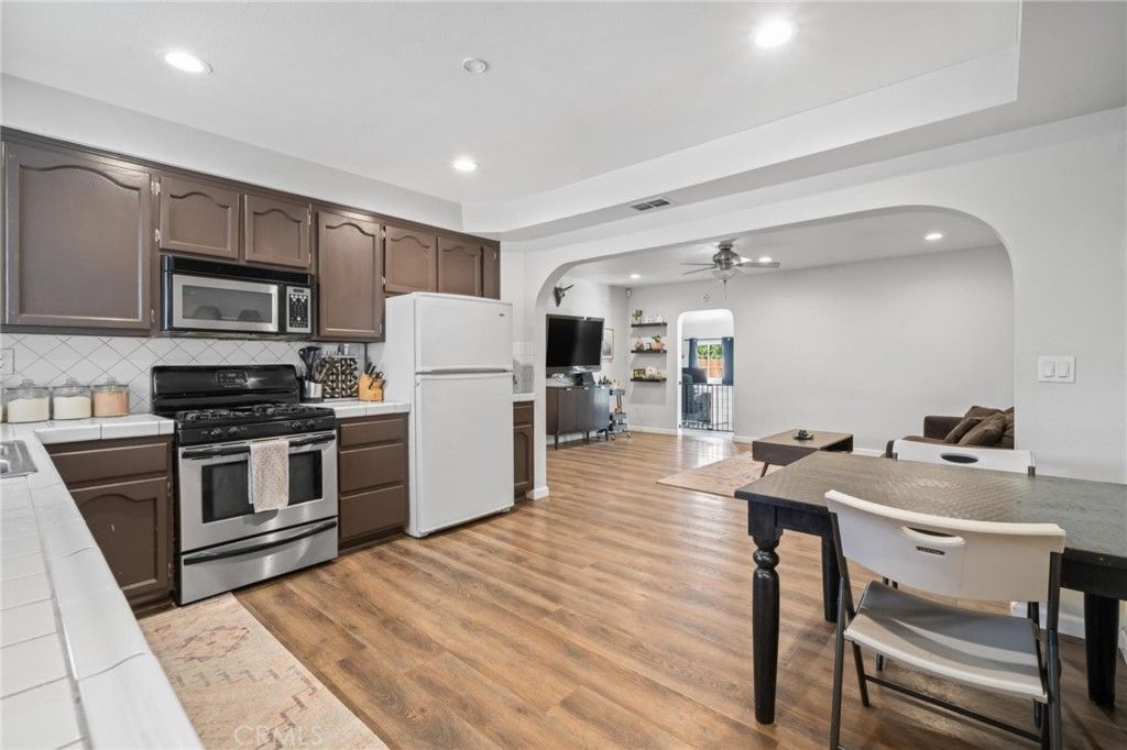 listing image 130721756806885048392