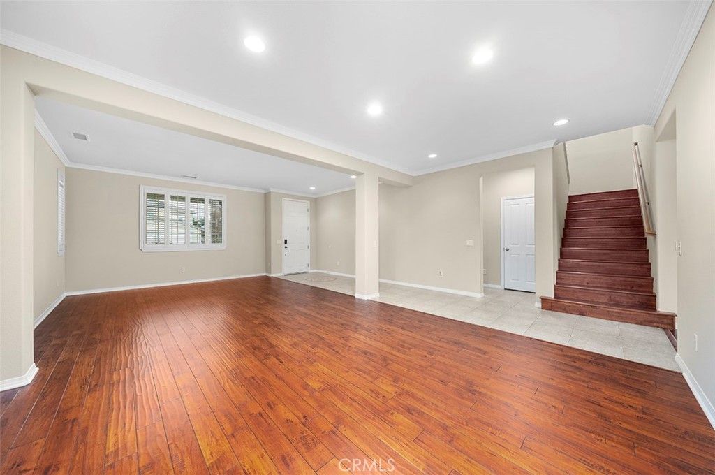 listing image 130728312638169094985