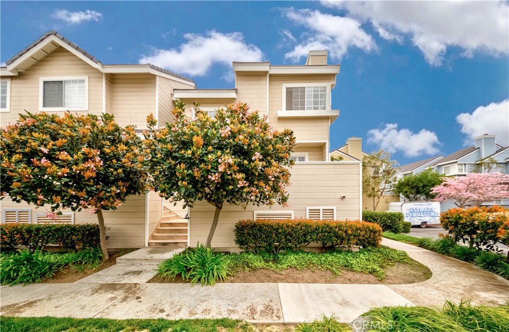 Photo 1 of 1 of 2800 Plaza Del Amo 99 townhome