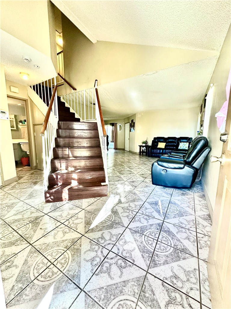 1915 W Quartermaster Street