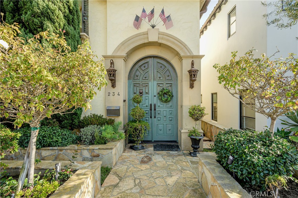 Corona del Mar South of PCH (CDMS) - Residential