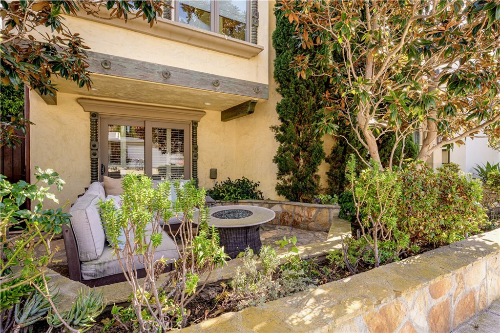 Corona del Mar South of PCH (CDMS) - Residential