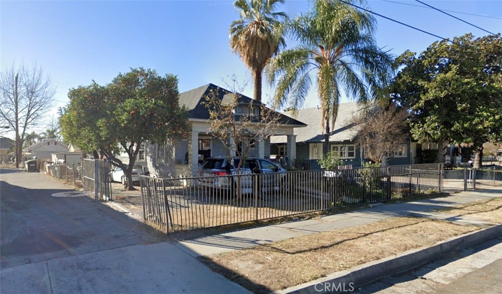 Great income producing units, 3 bed 2 bath and 2 bed 1 bath, a must see.