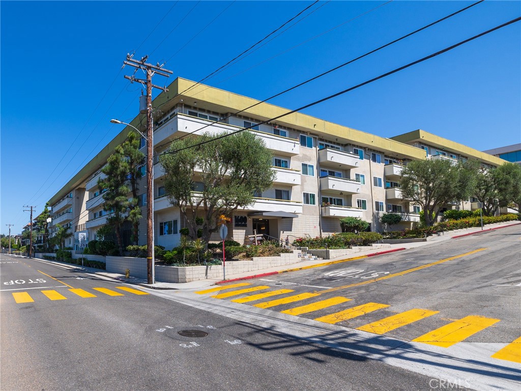 1600 Ardmore Avenue 320