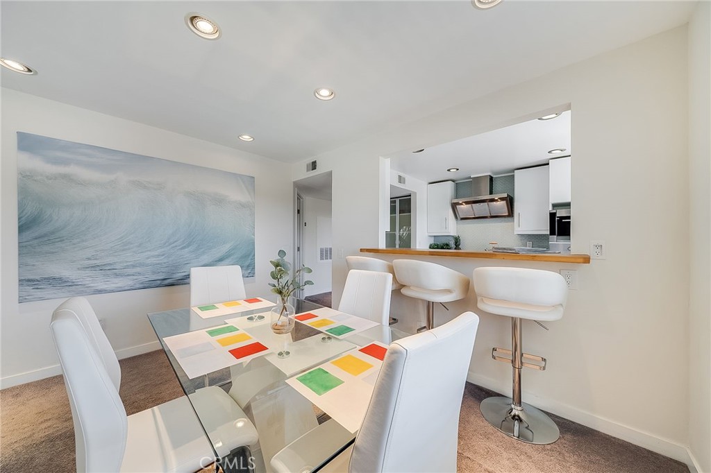 50 Corniche Drive E