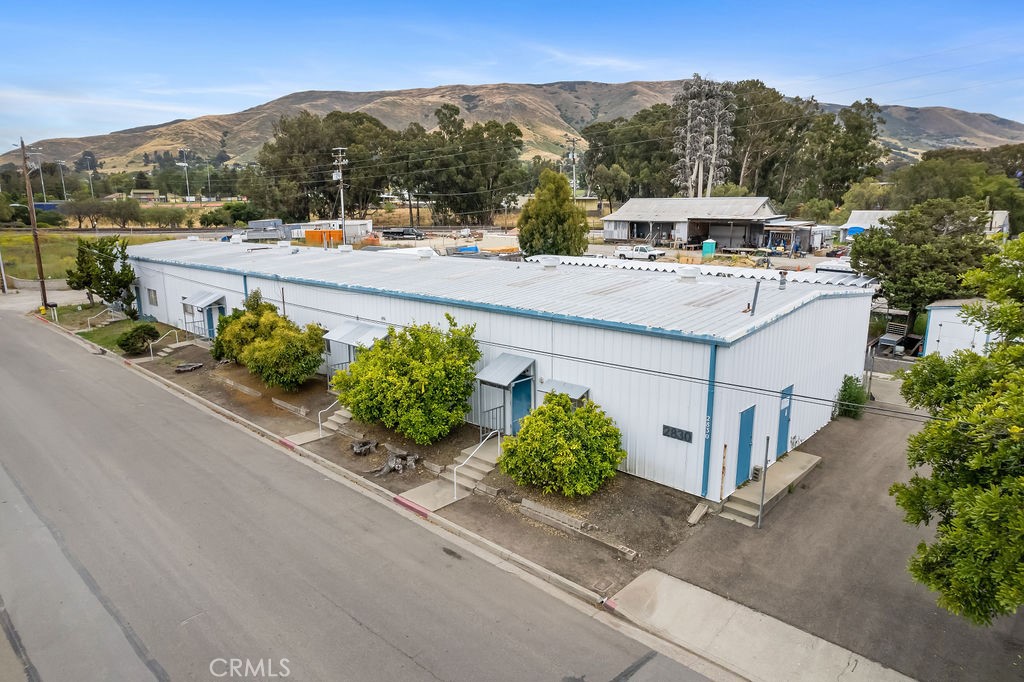 Small industrial unit for lease zoned Manufacturing off of McMillan Ave. Asking $1,500 per month modified gross.