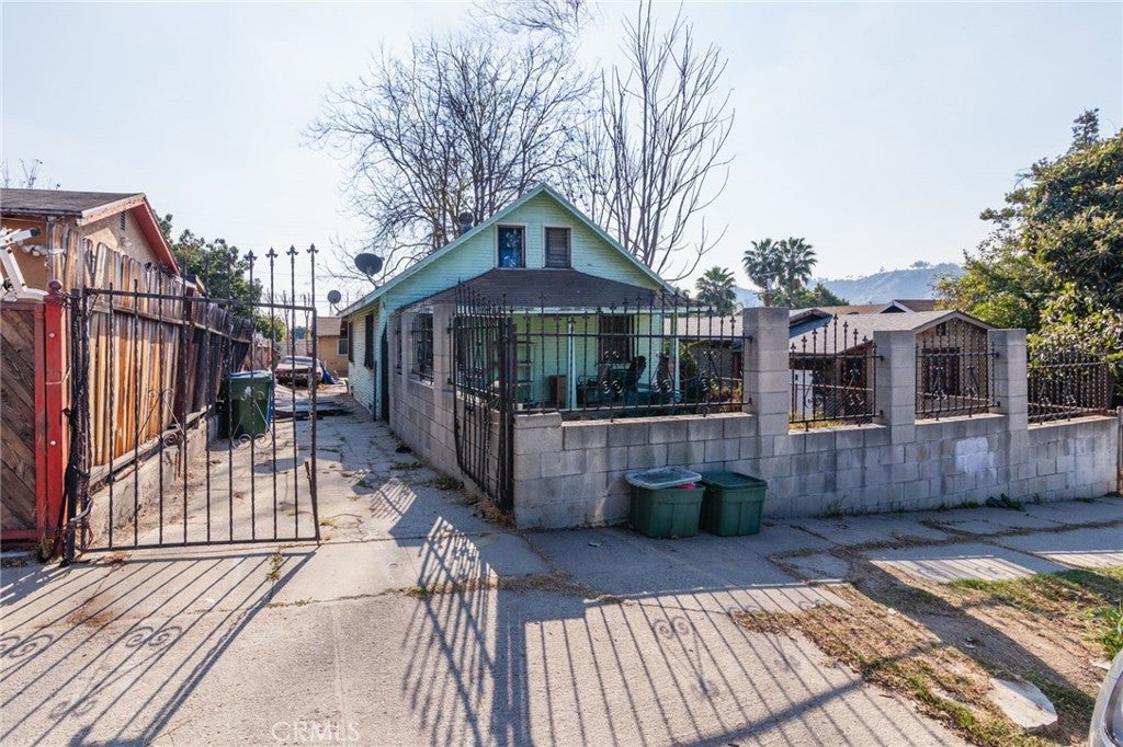 2908 Future Street, Los Angeles CA 90065