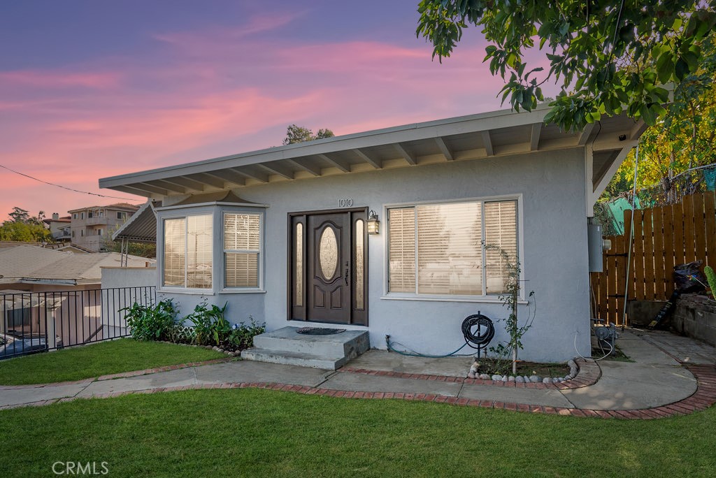 1010 E Graves Avenue