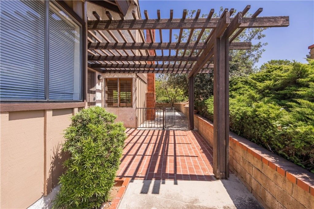 listing image 130722937636764129578