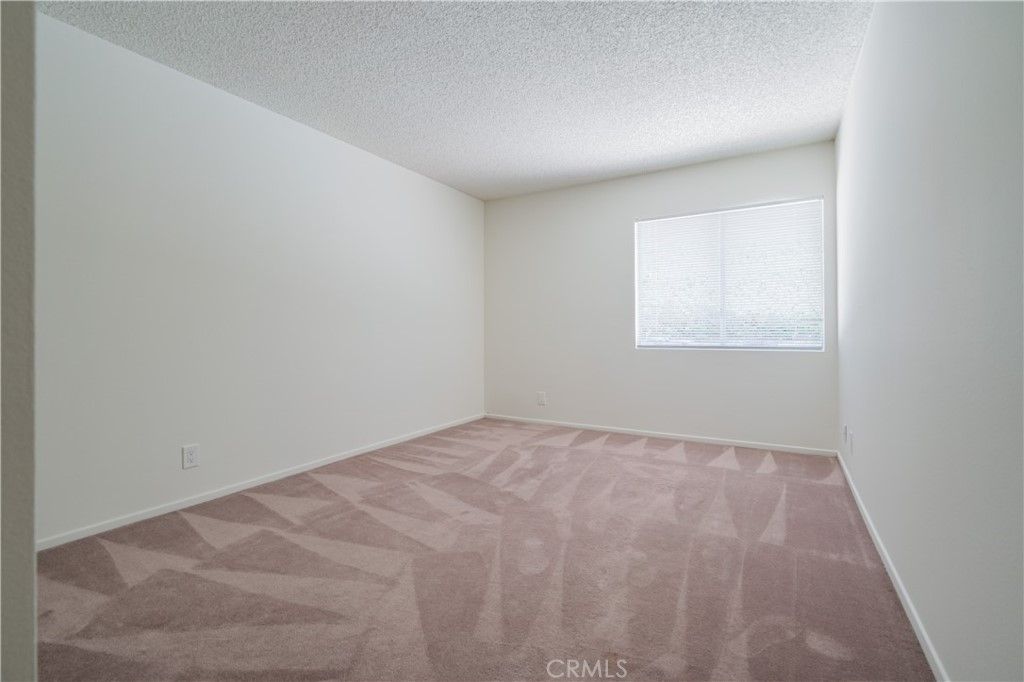 listing image 130724024970243236250