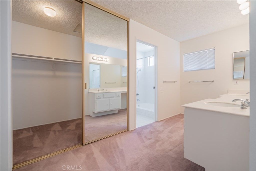 listing image 130726643451980940594