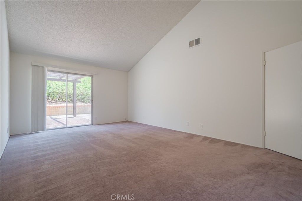 listing image 130729668786004865465