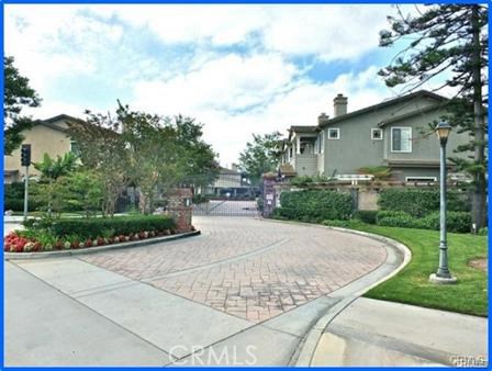 GATED IN LOS ALAMITOS - SELLER IS VERY MOTIVATED !!!!!!
Beautiful 3 bed 2.5 bath Townhouse is an end unit in the gated community of "The Bungalows" in Los Alamitos. This property is in the highly sought after & award winning Los Alamitos School District. 2 car attached garage with direct access/entry. This is a "newer build" community built in 1995. Fireplace in Living Room, Cathedral ceilings, Master Bed with walk in closet and ensuite bathroom. Separate Laundry room located upstairs near bedrooms. Balcony/patios are located in 2 of the bedrooms. Patio area downstairs off of Living room. Beautiful tile in downstairs, new carpet upstairs. Over 1,214 sq ft of living space. Association Pool and Spa. Located directly across from the El Dorado Park Estates community. Walk to Los Alamitos High School,El Dorado Park, Nature Center, schools and shopping. Close to CSULB. Easy and convenient commute to 605/405/22/91 Fwys.