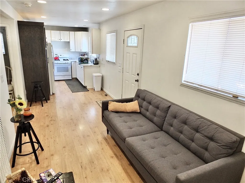 Gardena, California 90247, United States, 2 Bedrooms Bedrooms, ,1 BathroomBathrooms,Residential,Active,103253