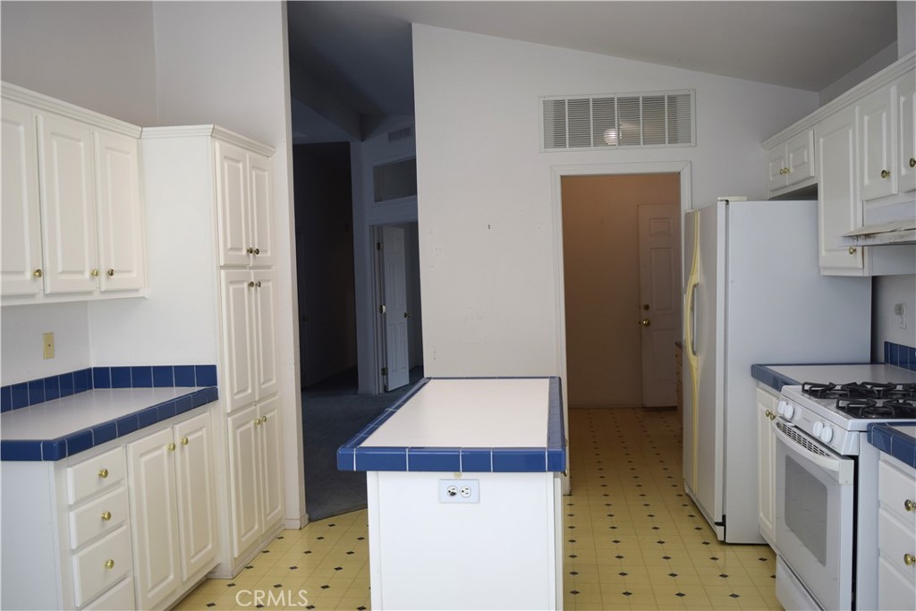 Photo 11 of 39 of 27250 Murrieta Road 219 mobile home