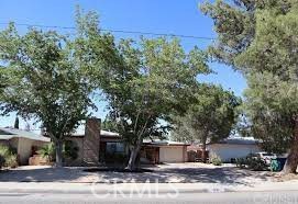 3 Bed 2 Bath Home in Lancaster with RV access and a two car garage.
Large front and back yard, close to shopping.
Home has stove, dishwasher and garbage disposal included