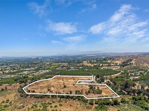 1350 Firethorn Avenue Riverside CA 92504