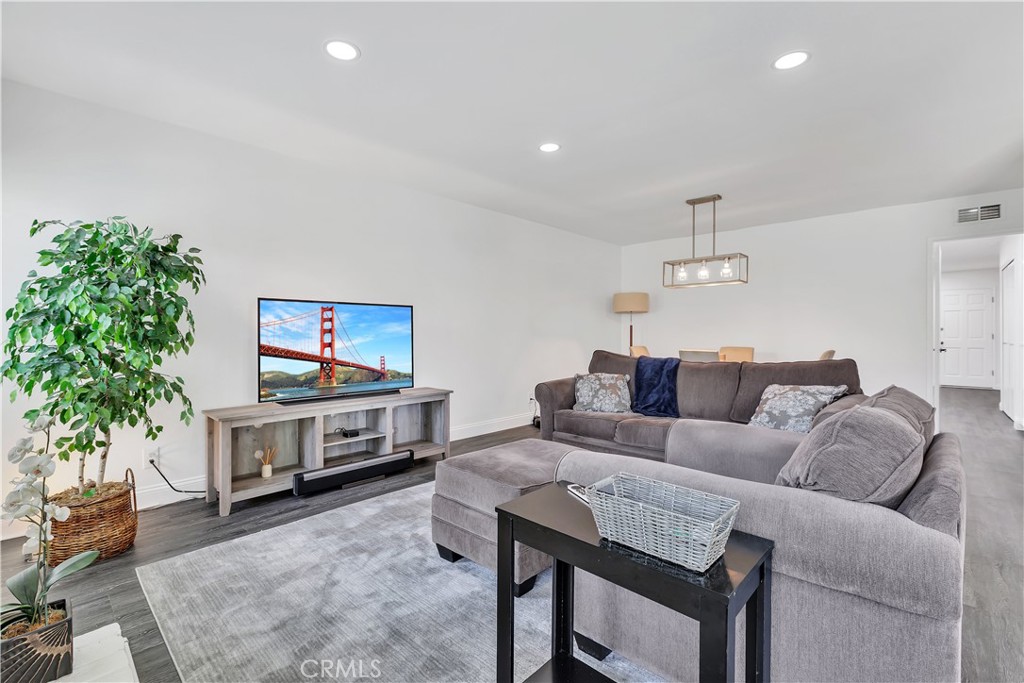 Photo 6 of 24 of 2133 Crespi Lane condo