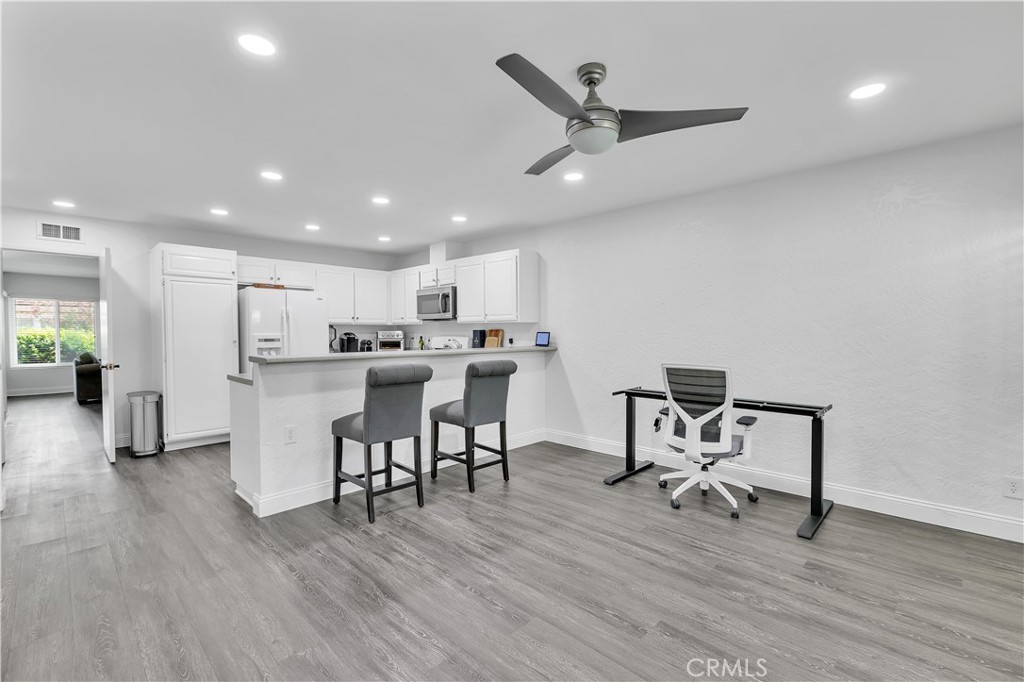 Photo 11 of 24 of 2133 Crespi Lane condo