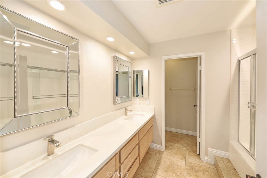 Oxford Court (OC) - Residential Lease