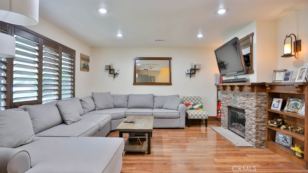 listing image 130721748217934453496