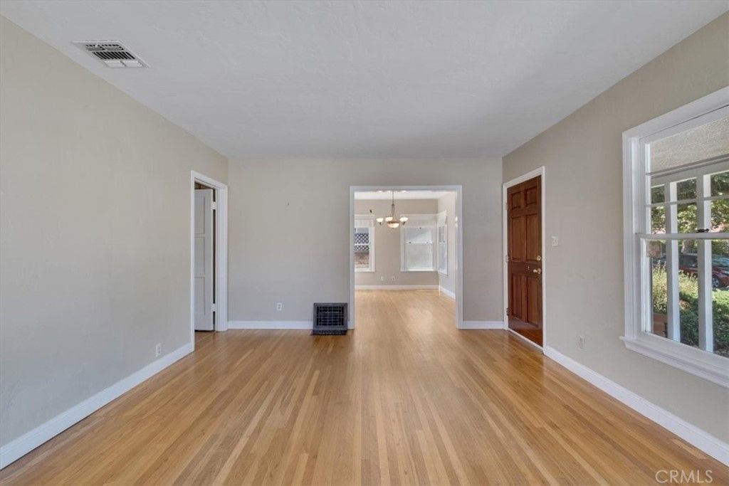 listing image 130724338525035780919